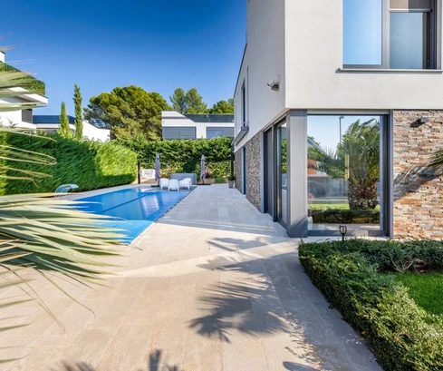 Villa di lusso in vendita a Fasana vicino alla spiaggia in Croazia