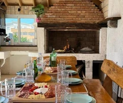 Tágas otthon medencével és terasszal eladó Horvátországban