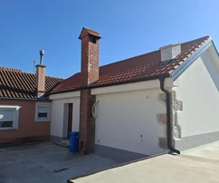 Rijeka, Casa costera completamente renovada con dos unidades residenciales, garaje y jardín