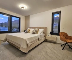 Moderna villa con vista al mar en venta en Podstrana, Croacia