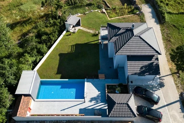 Maison de vacances moderne avec piscine à vendre à Lokvičići en Croatie