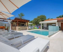 Maravillosa villa con piscina y jardín paisajístico, Istria, Novigrad