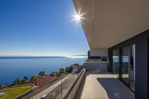 Vierzimmer-Wohnung mit Meerblick in Opatija zu verkaufen in Kroatien