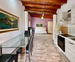 Superbe appartement de deux pièces avec vue sur la mer, deux terrasses et un jardin privé sur le versant inférieur à Andora.