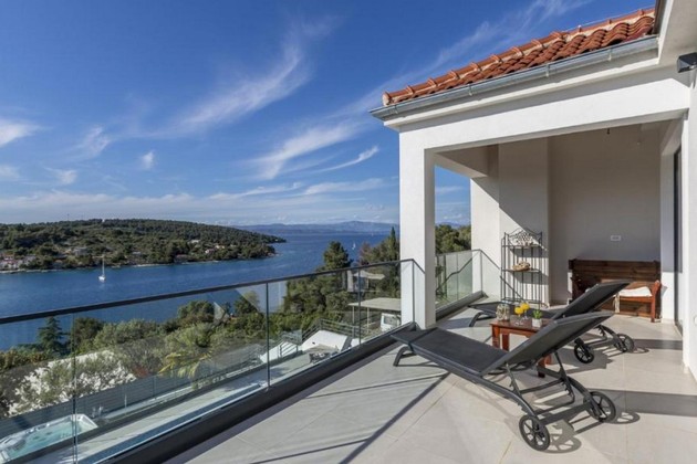Luxurious Villa with Pool and Sea Views in Solta