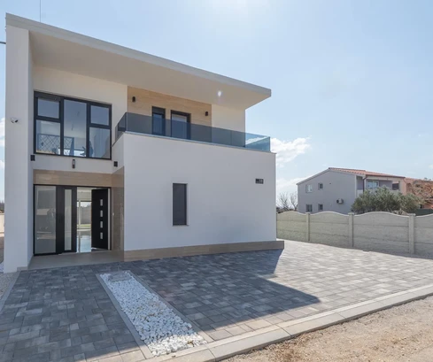 Zadar, Privlaka - Villa exclusive à plusieurs étages à Privlaka avec piscine