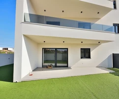 Vodice S1 appartement avec jardin, 172,73 m2 dans un endroit calme