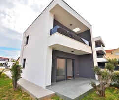 Vodice - S1 dvojdom 450 m od centra