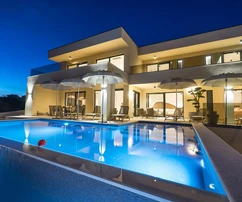 Luxusvilla mit Pool in Maslenica zu verkaufen in Kroatien