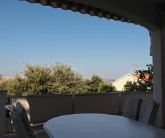 Samostatne stojaci rodinný dom na predaj v blízkosti mora v Kožine v Chorvátsku