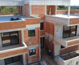 Vodice, bel appartement avec terrasse sur le toit et piscine, 143,63 m²