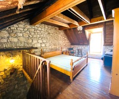 Šarmantní kamenné domy v bračské vesnici s prostorným dvorem