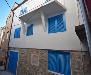 Třípodlažní dům na prodej ve Vodicích