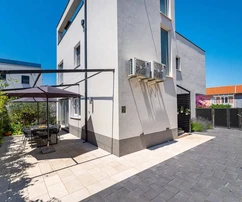 Moderný dom s výhľadom na more na predaj v Okrugu v Chorvátsku