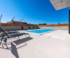 Kanfanar, Istra - Predivna vila od kamena s bazenom čeka novog vlasnika!