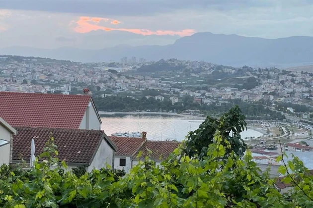 Maison en bord de mer avec vue sur l'océan disponible à Podstrana en Croatie
