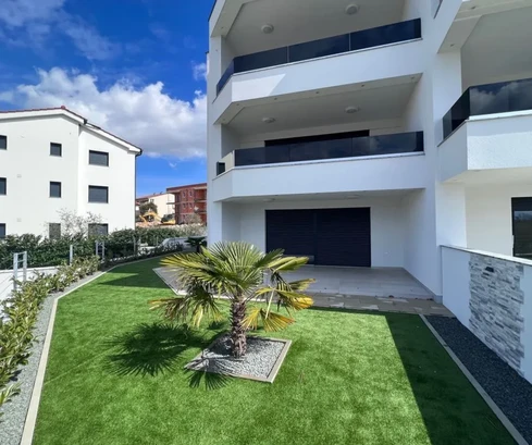 EXCLUSIVE APARTMENT WITH SEA VIEW, IN AN ATTRACTIVE LOCATION!