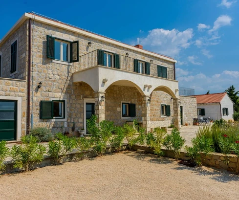 Villa de lujo de piedra con piscina en venta en Konavle, Croacia