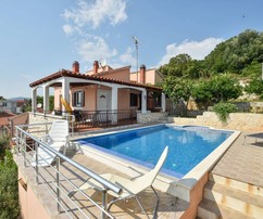 Villa en Čiovo con piscina y jardín cerca de la playa en venta