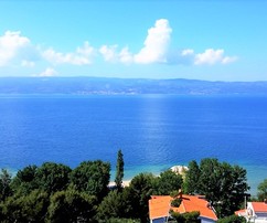 Stavební pozemek v Omiši s platným povolením na výstavbu domu se šesti byty