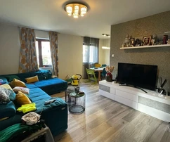 Trogir, háromszobás, 90 m2-es lakás loggiával és fatárolóval az első emeleten