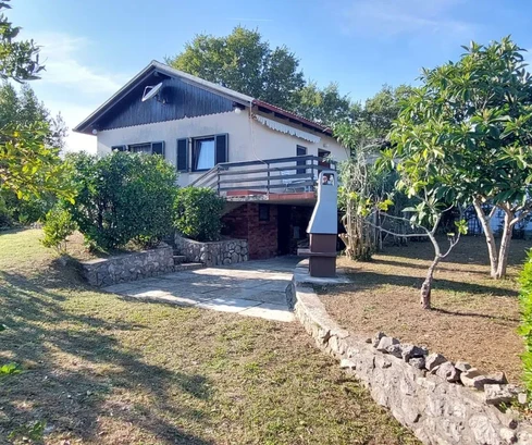ОТДЕЛЬНО СТОЯЩИЙ ДОМ В ТИХОМ МЕСТЕ, 400 М ОТ ПЛЯЖА!