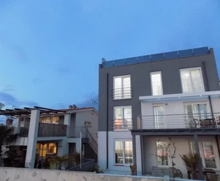 Két tengerre néző apartmanház, mindössze 100 m-re a strandtól, Medulin, ISZTRIA