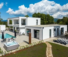 Istrien, Labin: Luxusvilla mit warmem pool