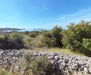 Rogoznica, parcela edificable de 1684 m2 en zona M1, a 300 m del mar