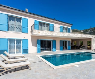 Villa mit Pool und Fitnessraum in Kaštela zu verkaufen in Kroatien