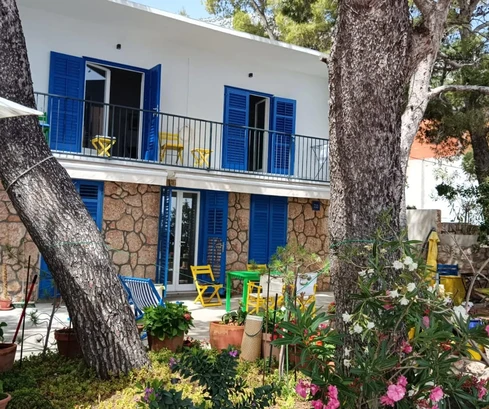 Casa independiente en venta justo en la orilla del mar en Hvar, Croacia