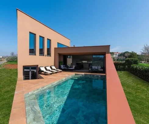 Istria, Novigrad – Detached house with pool and sea view for sale