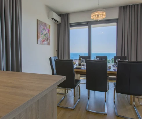 Villa al mare con vista sull'oceano in vendita a Makarska in Croazia