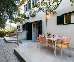 Rodinný dom s bytmi na predaj v meste Bol v Chorvátsku