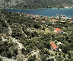 Marina,Vinišće,građ. zemljište 656 m2,pogled na more,320m od mora