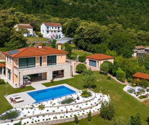 Villa con piscina in vendita sopra Lovran in Croazia