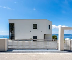 Luxusvilla tengerre néző panorámával eladó Brela városában Horvátországban