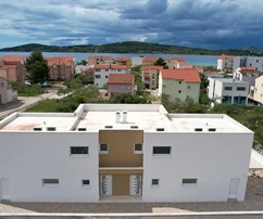 Vodice, Srima - Bliźniak S1 z basenem, 270 m od plaży