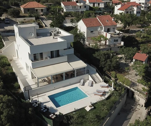 Vila s bazénem na prodej ve Slatinách na ostrově Čiovo v Chorvatsku