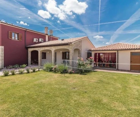 Villa spaziosa con piscina, Istria, Svetvinčenat