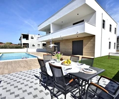 Moderne Villa in der Nähe von Vodice zu verkaufen in Kroatien