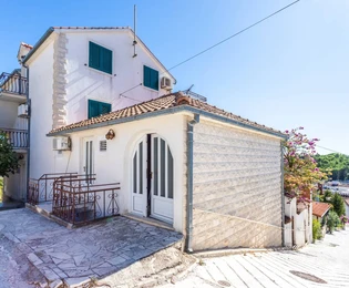 Casa indipendente in vendita a Milna sull'isola di Brač in Croazia