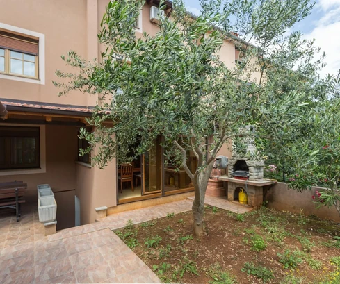 Pula Veruda Porat városrészében, a tenger közelében ház eladó Horvátországban