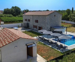 Istria, Svetvinčenat: Casa in pietra con piscina