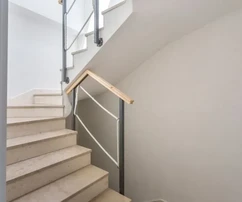 Brač, Milna, dom szeregowy 130 m2 z 4 lokalami mieszkalnymi, druga linia od morza