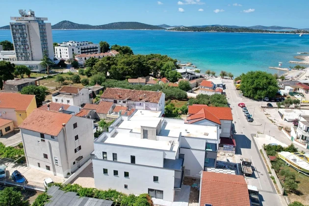 Appartement de luxe A8 avec terrasse sur le toit, à 50 m de la plage