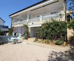 Côté sud, 5 unités résidentielles, 180 m², plage de Radovanjica