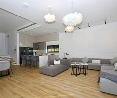 Vila s bazénem, garáží a letní kuchyní s výhledem na moře v Klisu nad Splitem