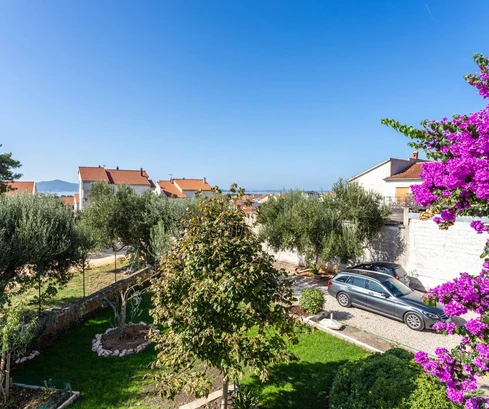 Haus in Zadar-Žmirići mit Meerblick zu verkaufen in Kroatien