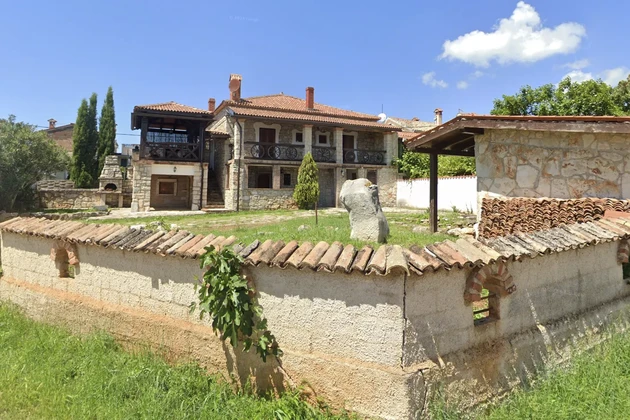 Tar, Istria – Stone house with two apartments and garden